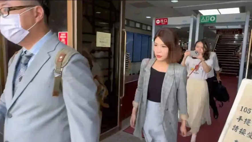 快訊／北檢查誰洩密傳喚馬郁雯　庭訊2小時結束後快步離去