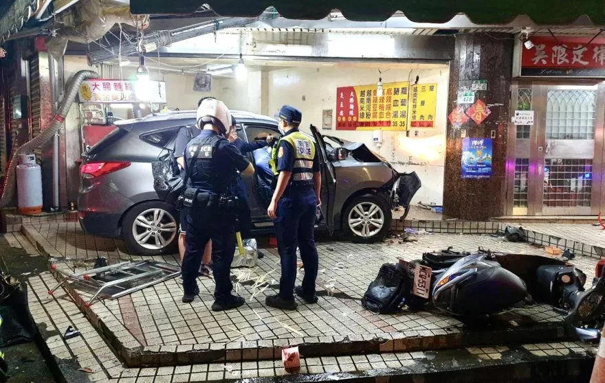 無照偷開車撞臭豆腐攤釀3死2傷　15歲少年「最慘下場」曝光！