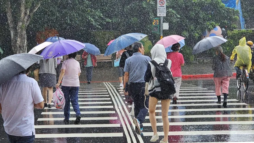 中秋烤肉要看天氣！首波東北季風要來了　北台灣轉涼有雨