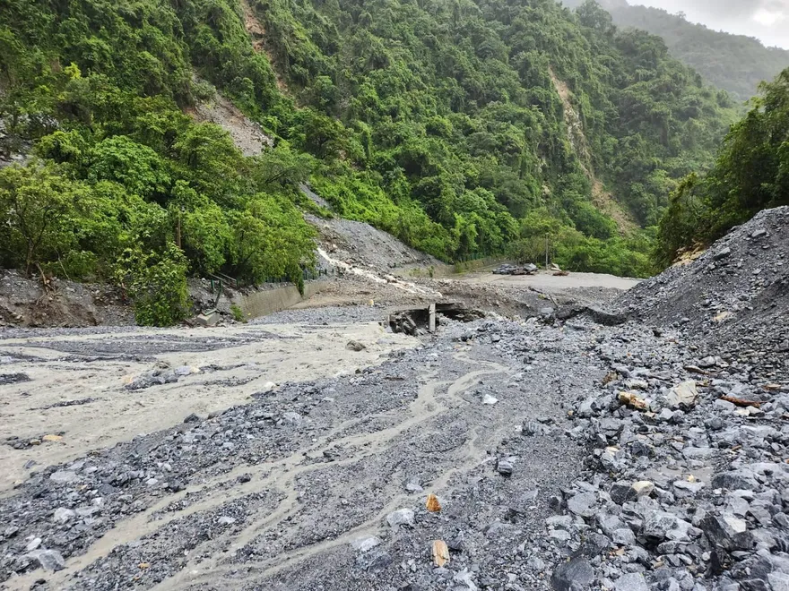 雨彈續炸！花蓮蘇花公路夜雨下到明晨　慎防山區坍方落石