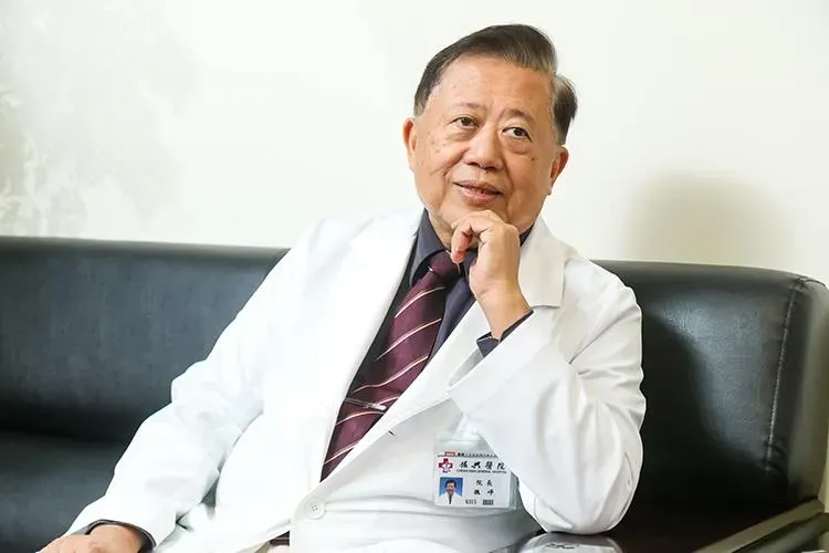 趙少康在家摔跤「肝臟出血」急送加護病房　名醫魏崢嚇壞曝病況