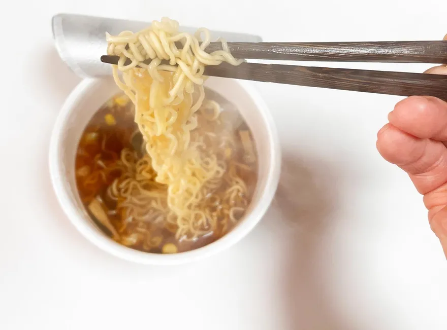 泡麵湯汁別倒水槽、馬桶！「油脂」恐堵管道、招小強