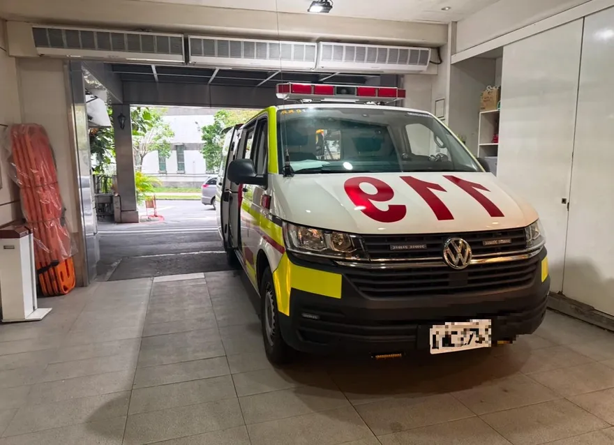 嚇！台中高中男校園3樓墜下　全身多處骨折、口鼻噴血