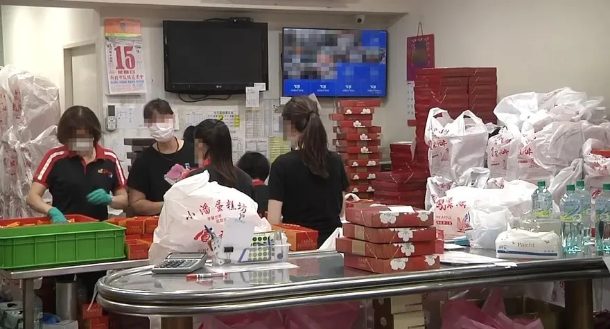 小潘蛋糕坊中秋首賣！台中人夜宿板橋搶頭香掃100盒