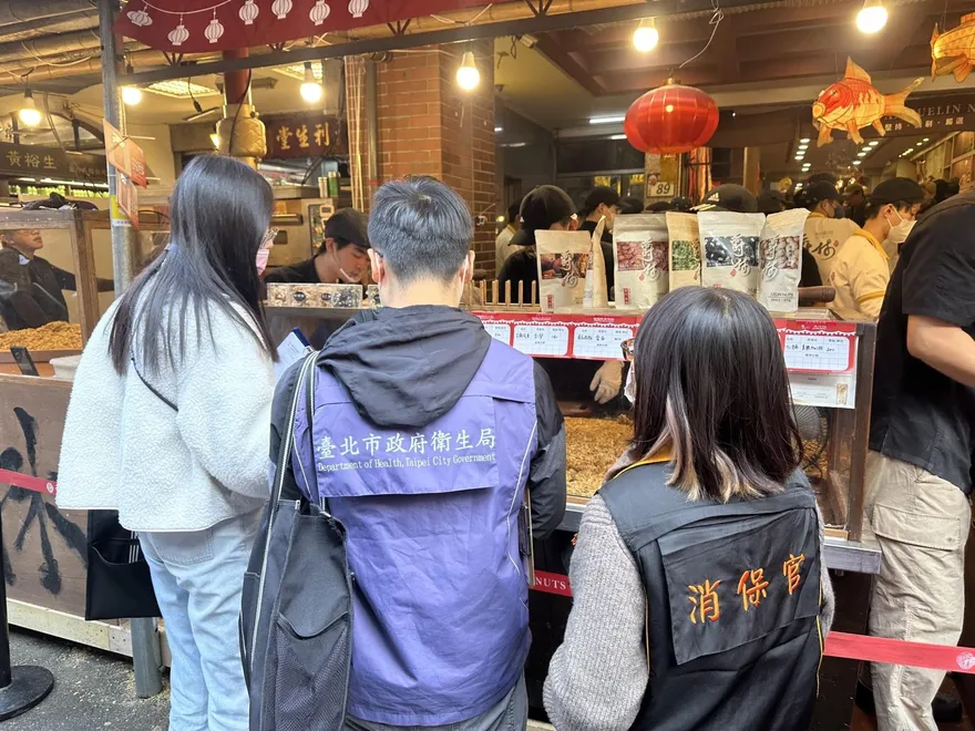 台北年貨大街嚴查價格標示！消保官祭鐵腕「再犯即罰」