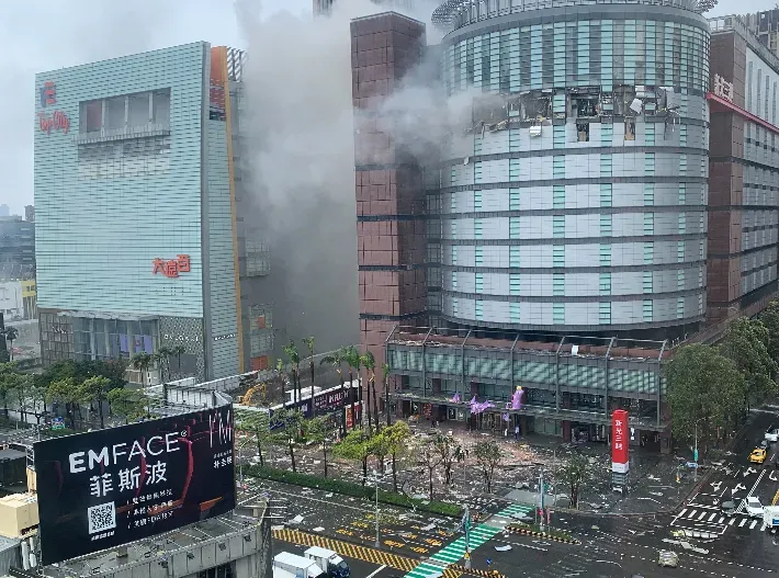 快訊/台中大遠百受波及「玻璃裂開」！今晚Prada開幕緊急取消