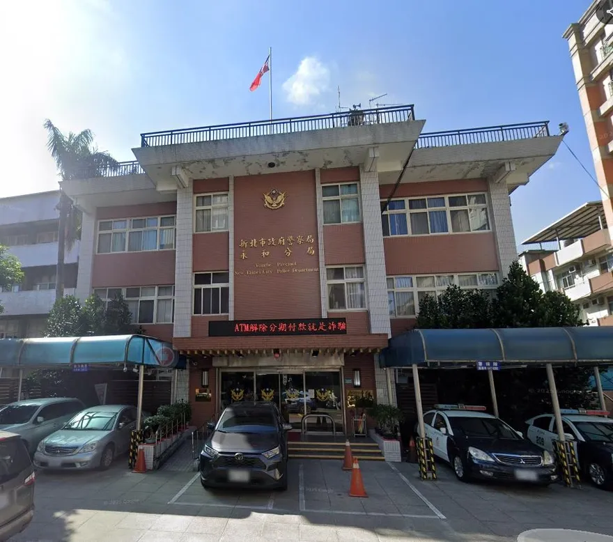 新北績優男警上網約炮自拍PO網　10萬交保記大過