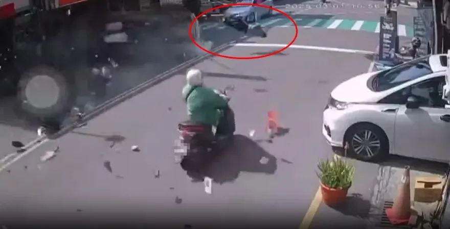 影/新竹翁失控撞5車！女騎士拋飛40m墜地亡　車禍釀1死6傷