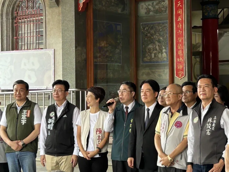 大團結？陳亭妃曬合照喊對抗藍白罷免：與林俊憲並肩作戰