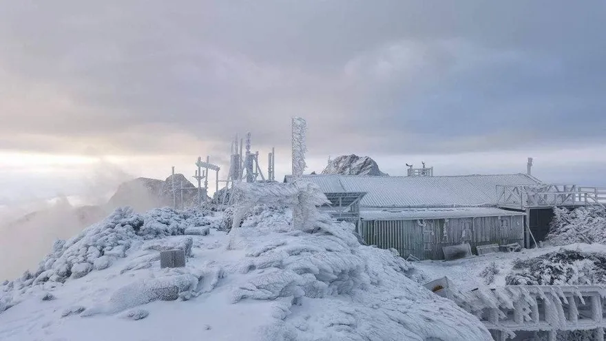 玉山也難逃暖化威脅　氣象署揭數據：高溫天數急遽增加