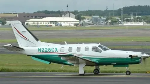 影/美又傳飛安意外！小飛機撞房屋「轟」起火　民眾嚇破膽