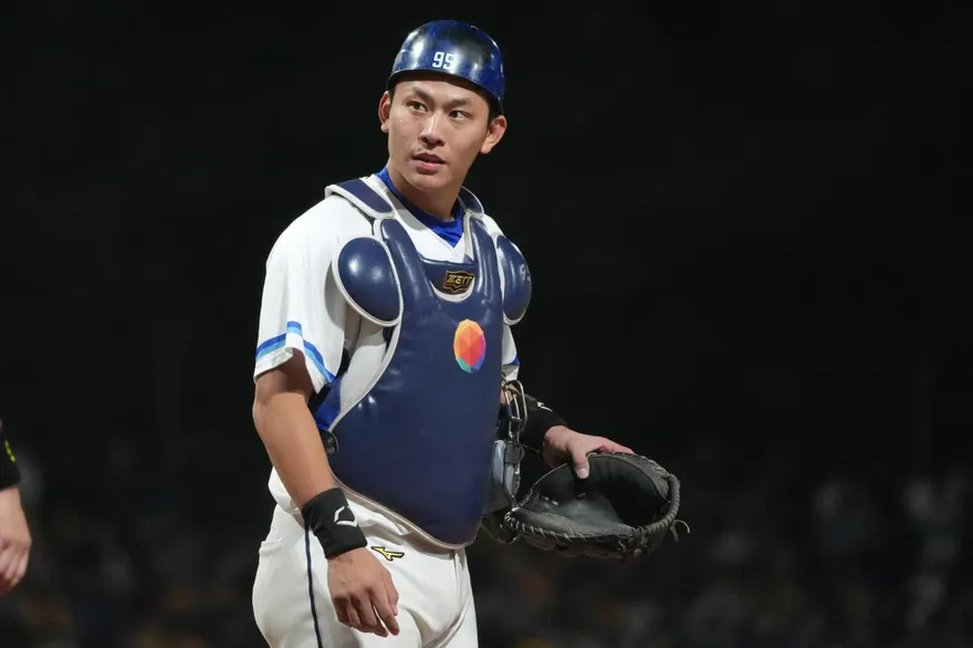 中職/戴培峰遭球迷跟隨強索簽名　經紀公司：尊重選手意願