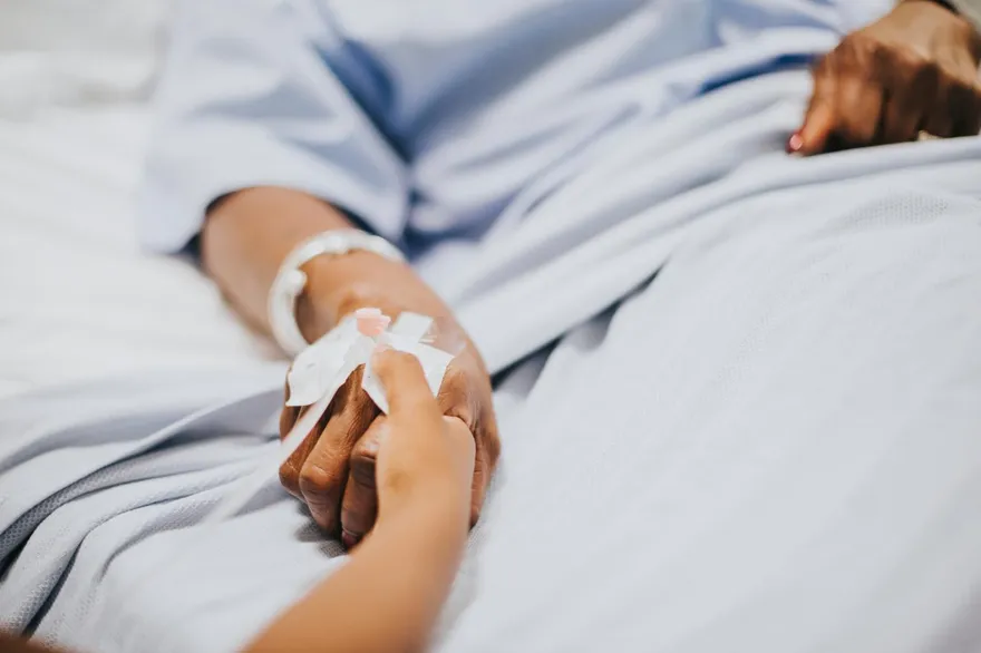 眼角撞傷誤診腦瘤…經4次開顱手術！實為血小板低下症