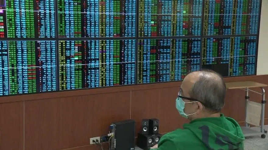 台股收盤重摔283點　台積電跌30元收1410