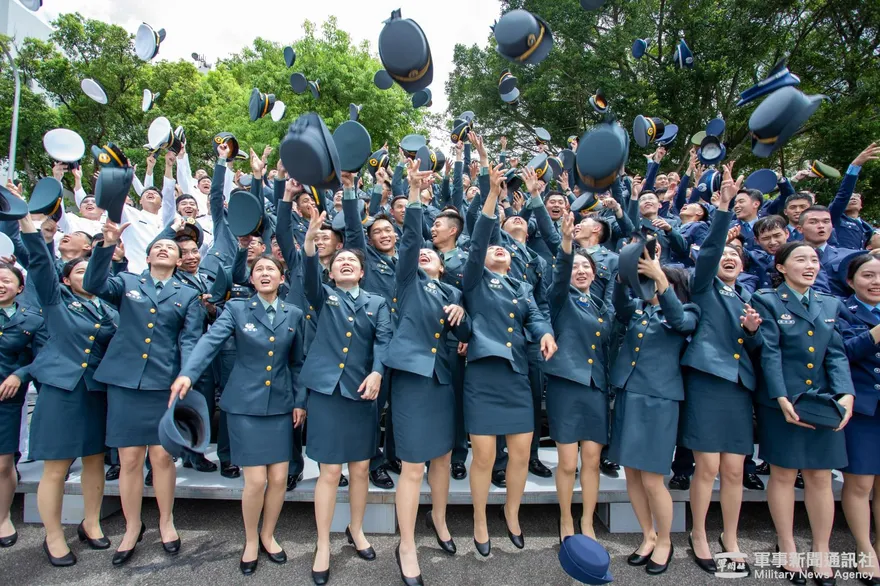 傳軍校招生大幅超收女生　顧立雄：依成績沒有性別之分