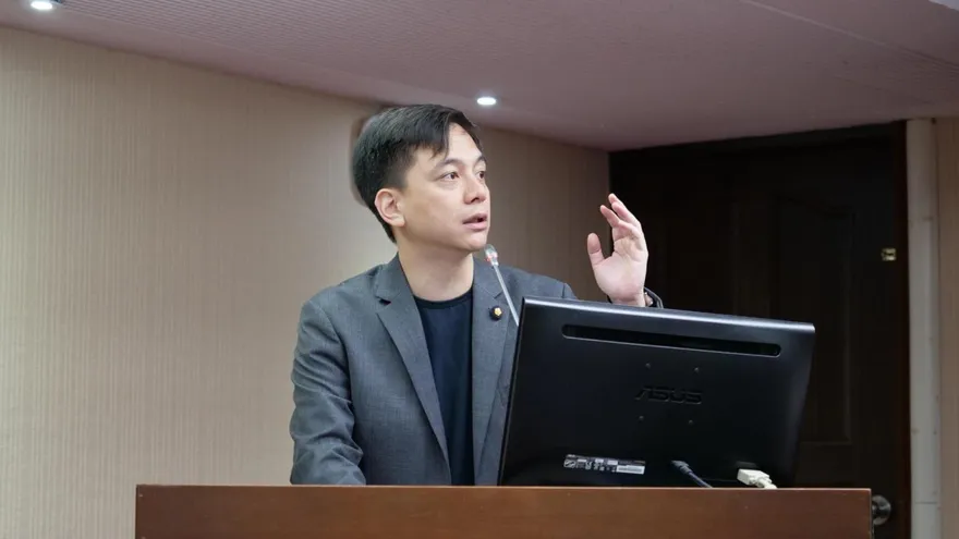 牛煦庭提修《勞基法》 「併購不破雇傭」保障勞工權益