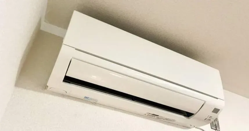 「冷氣噴霧」清潔！專家抖嚴重後果：漏冷媒　受害者狂點頭