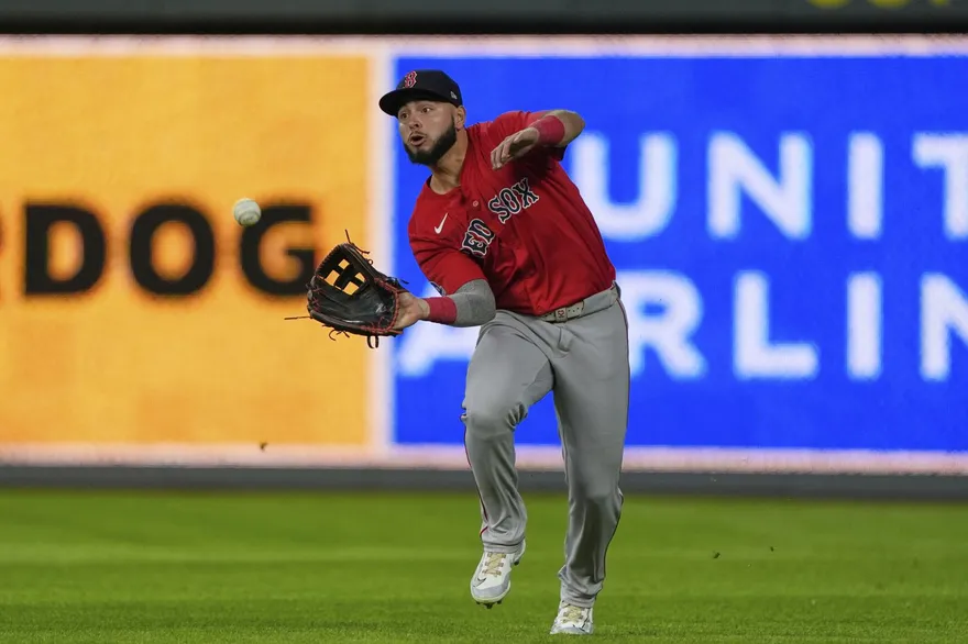 MLB/罕見神守備！紅襪外野手「空中接力」沒收老虎全壘打