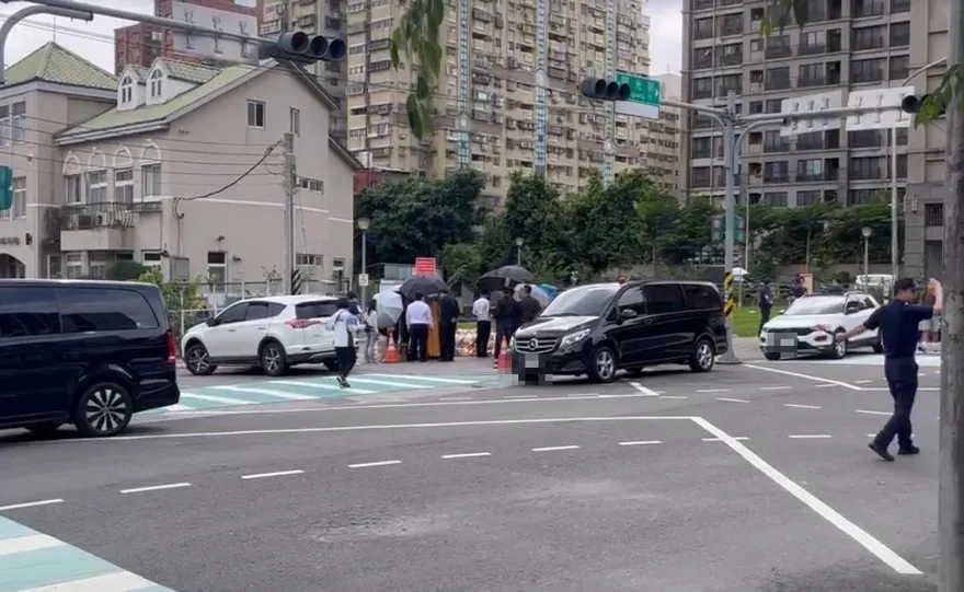 影/三峽嚴重車禍釀3死　相驗結束家屬回事發地招魂