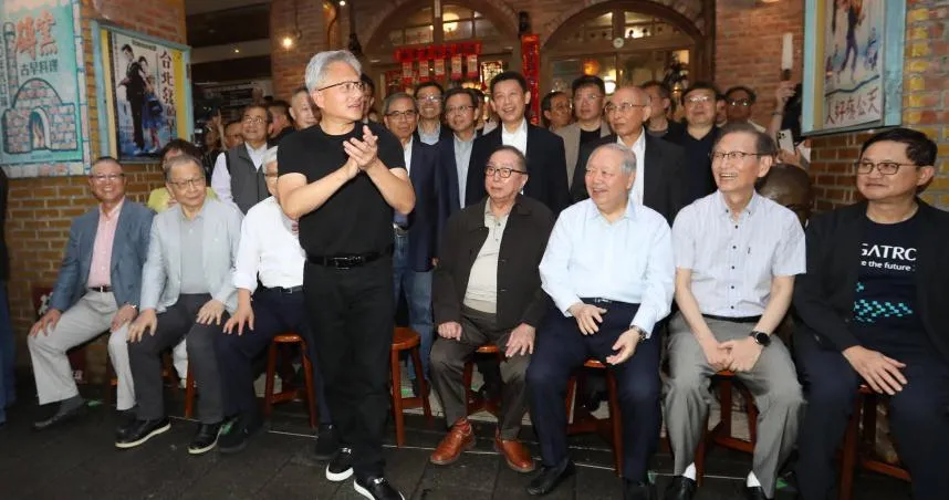 黃仁勳支持核電！謝金河就看衰輝達　網：賴清德的反向鳥國師