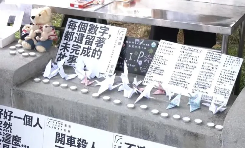 影/三峽車禍頭七民團上街籲改革　摺紙鶴追思悼念