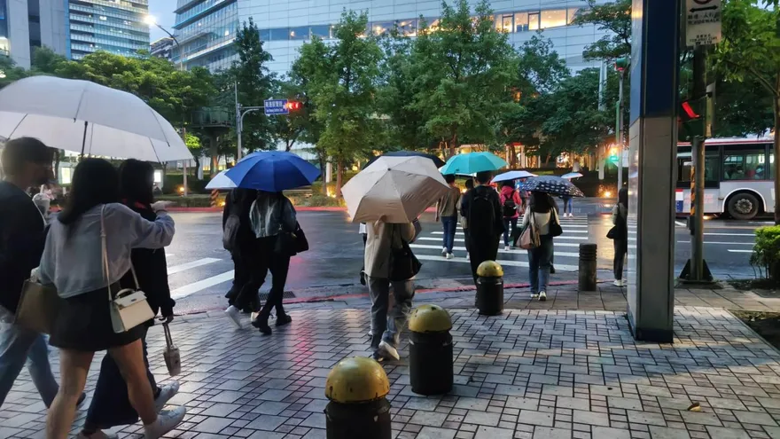 明天氣回穩！氣象粉專：下週三起每天都有雨