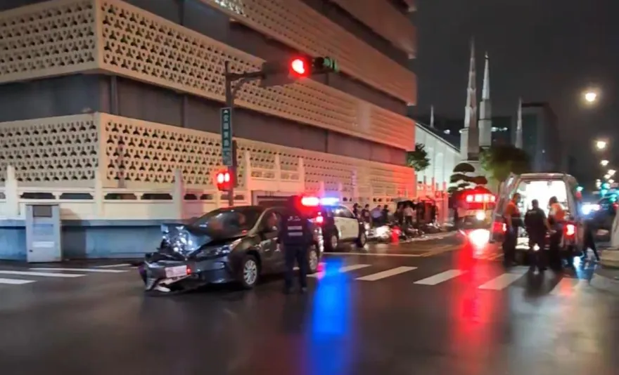 北市大安區Uber失控暴衝撞爛整排汽機車　1路人骨折送醫