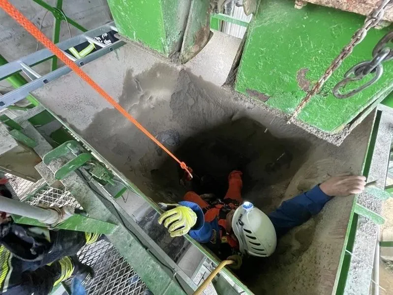 搶救瞬間曝！苗栗24歲越籍移工跌預拌槽遭活埋身亡