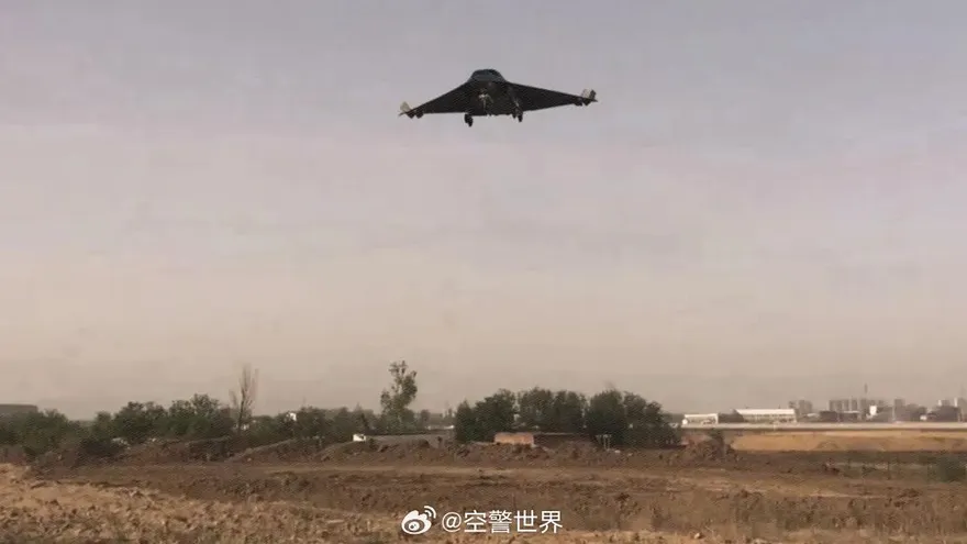陸「南北六代機」齊現蹤！殲36戰機正面照首度曝光