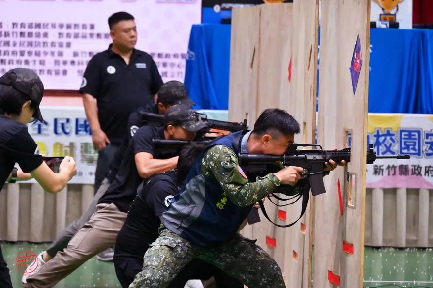 另類黑熊學院？藍委爆「玩具槍公司」進苗栗校園宣傳民防：教育部撐腰