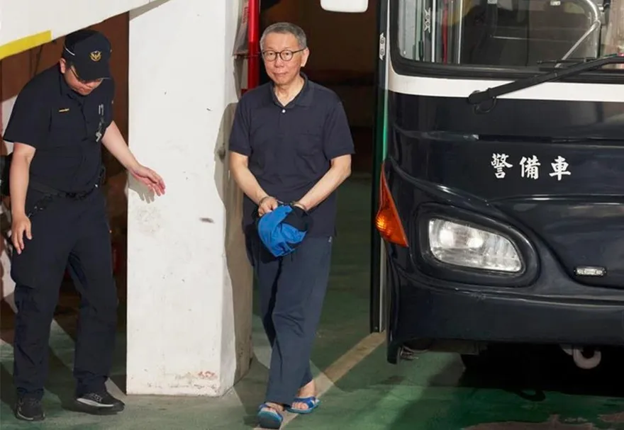 北檢譴責柯文哲罵髒話摔水瓶　「學姐」黃瀞瑩怒批：洗地