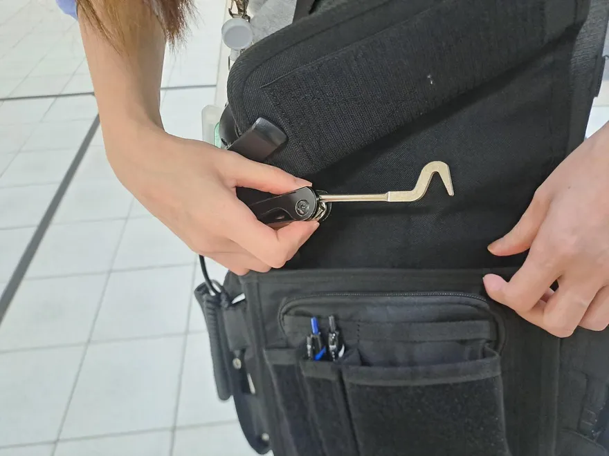 小瓶蓋釀大麻煩！北捷板南線列車車門異物卡住阻行駛