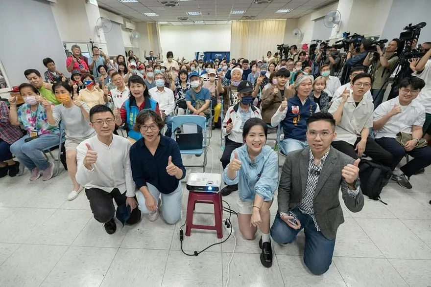 目睹吳靜怡踢館翻車現場！侯漢廷嗨喊「太歡樂了」　釣出徐巧芯神回應