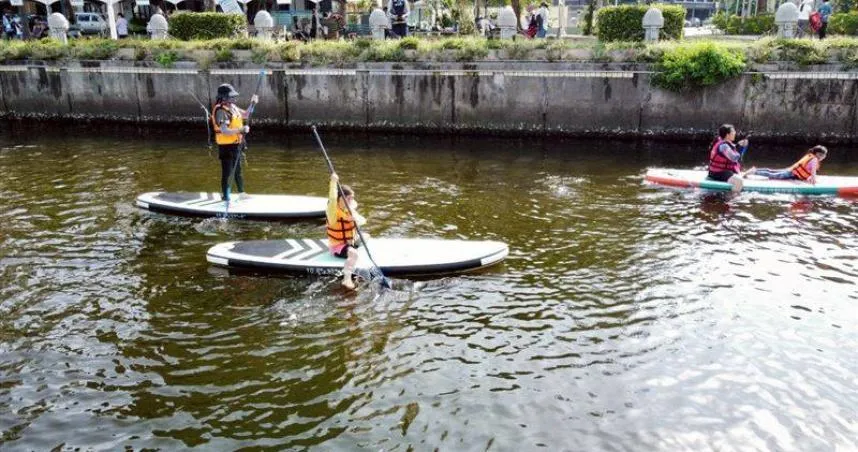 愛河SUP活動亂丟垃圾遭勸阻　家長竟嗆：你們就是小氣