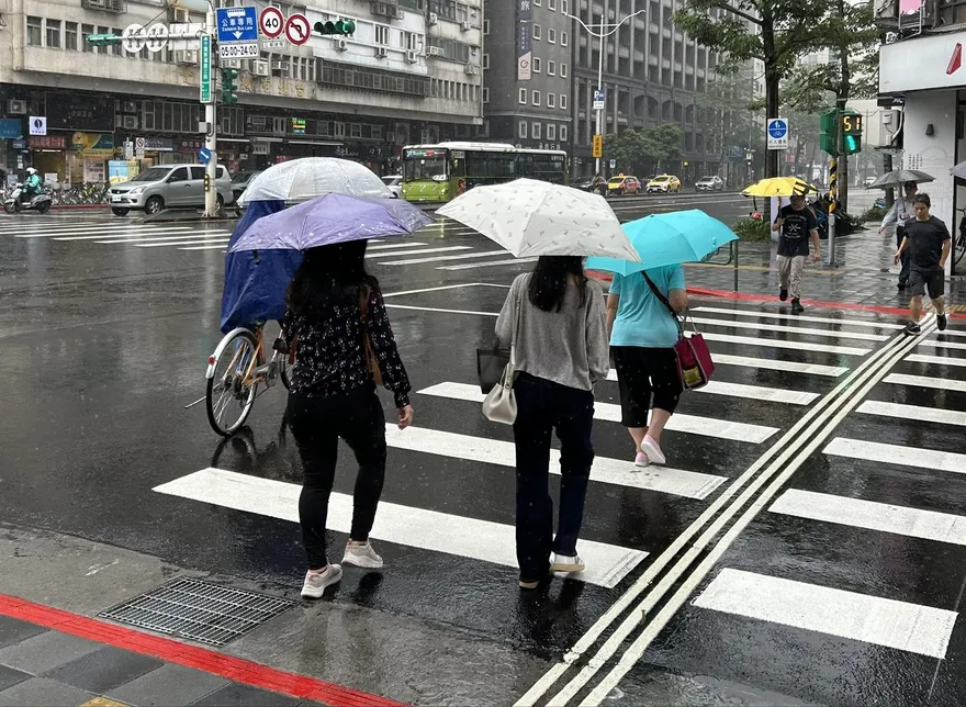 遊日本注意！哈隆颱風要北轉了　今晚變天4地區雨略增