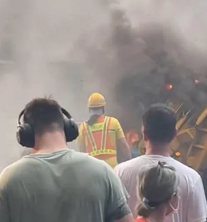 北市內湖驚見垃圾車爆炸！疑把鞭炮當垃圾丟「險變炸寒單」