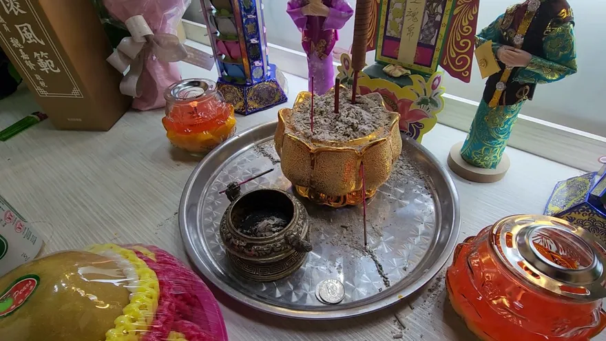 影/3柱香斷2根！女慘死花蓮海邊靈堂現「異象」