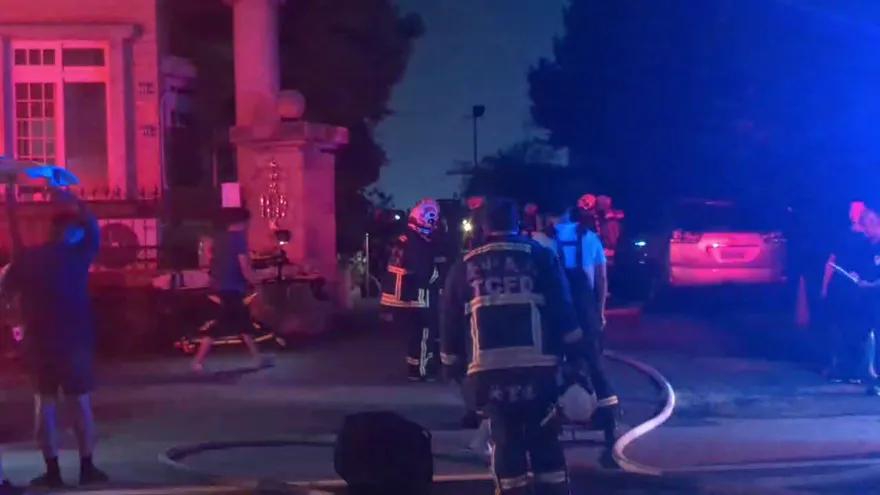 影/台中透天厝大火！地下室冷氣機突爆炸　屋主：還以為燒金紙