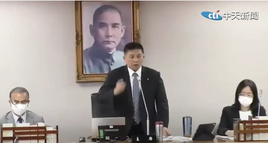 影/吳思瑤、王鴻薇爆衝突！吳宗憲當和事佬　下秒也怒了：這就是民進黨水準
