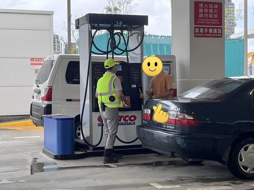 好市多員工背心「挖洞」加裝電風扇！　網：全台雇主請跟進