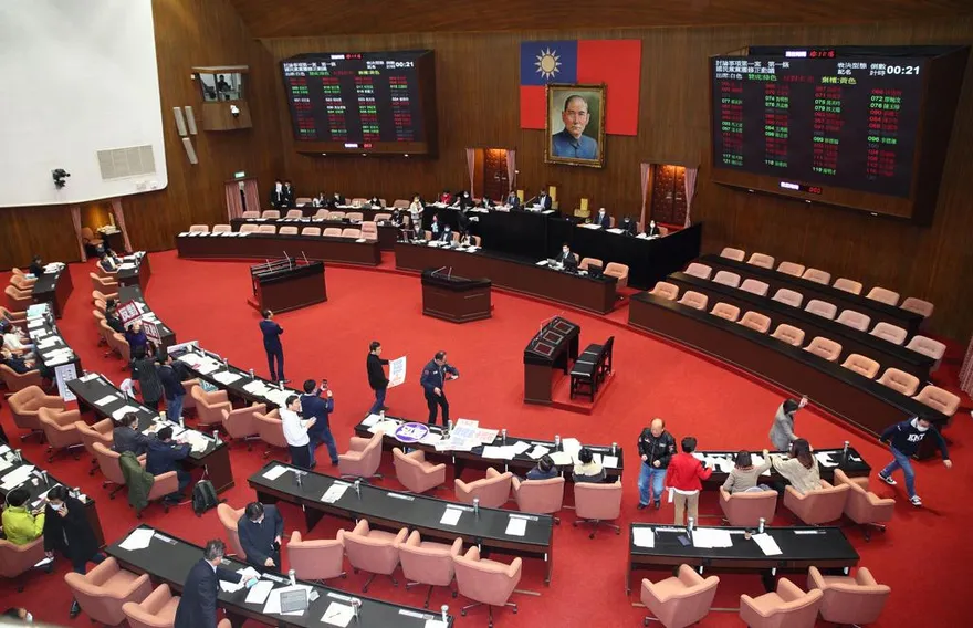 廢監院邁進關鍵一步！藍白聯手成立修憲委員會案　立院逕付二讀