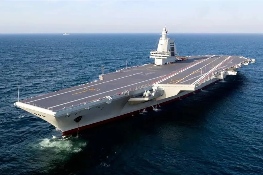 陸福建艦今晨南下首次通過台灣海峽　傳10月1日三亞成軍