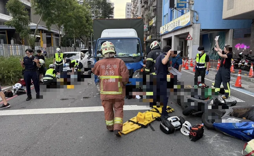 影/板橋貨車追撞4機車釀2傷　駕駛無照還攜毒