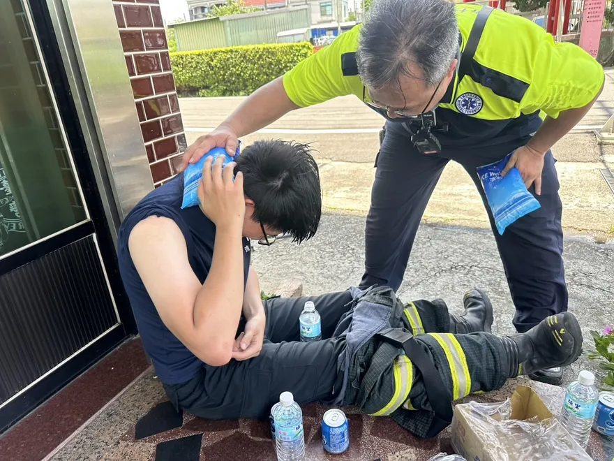 與火神搏鬥！新竹勇消「體溫飆破40度」中暑倒一排