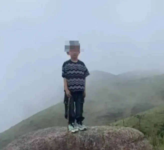 被目睹臉色慘白！8歲陸童與家人登山失蹤　50天後尋獲遺體