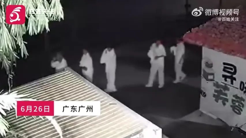 影/詭！廣州50多名白衣人「集體夜行」嚇壞網　官方急回應