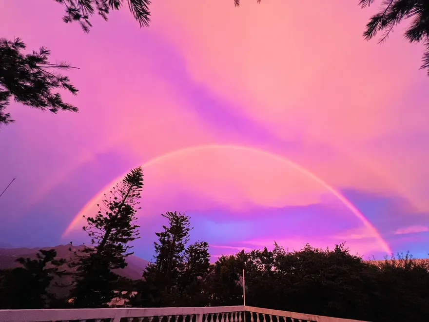 奇景！清境農場火燒雲「雙虹掛天」伴霞光　美如仙境