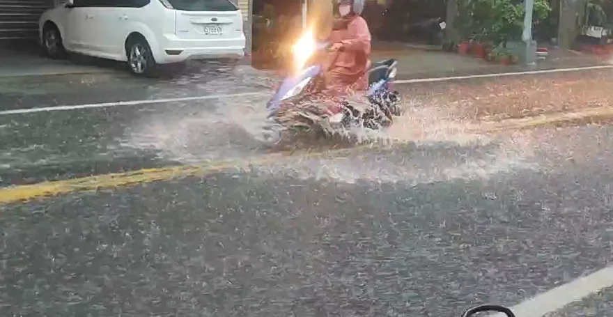 快訊/北市山區大雨特報！台北市府：小心強陣風與冰雹