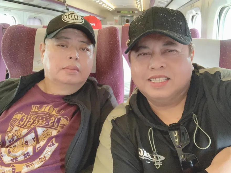 黑面大哥離世！悲喊「下輩子再做親兄弟」　長超像引熱議