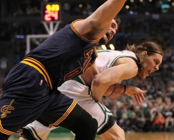 NBA/斑馬帶刀侍衛來了！馬刺換得「折手哥」　10年前他斷人左手